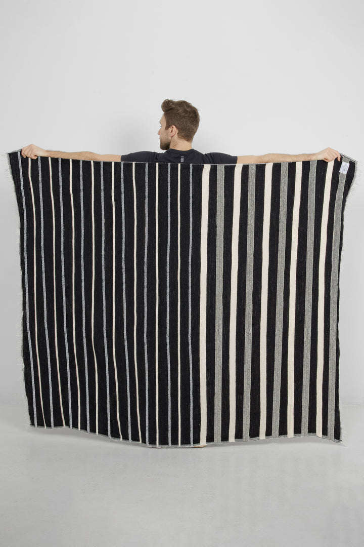 THE WINSLOW  | Striped Linen Blend – Fleece Throw