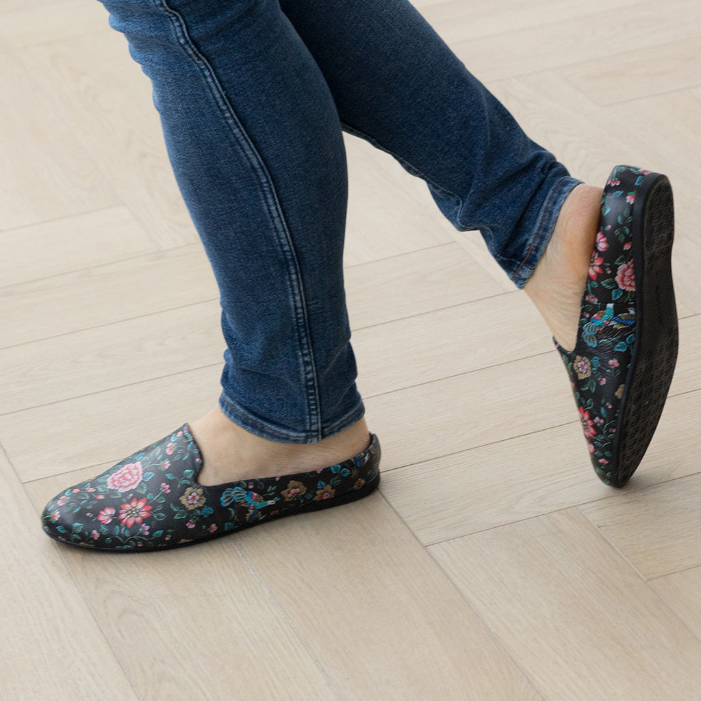 #color_black-floral