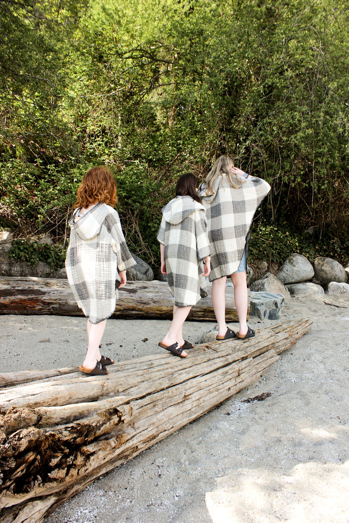 THE LIMITED EDITION PLAID PEBBLE | Kid's Muslin Poncho