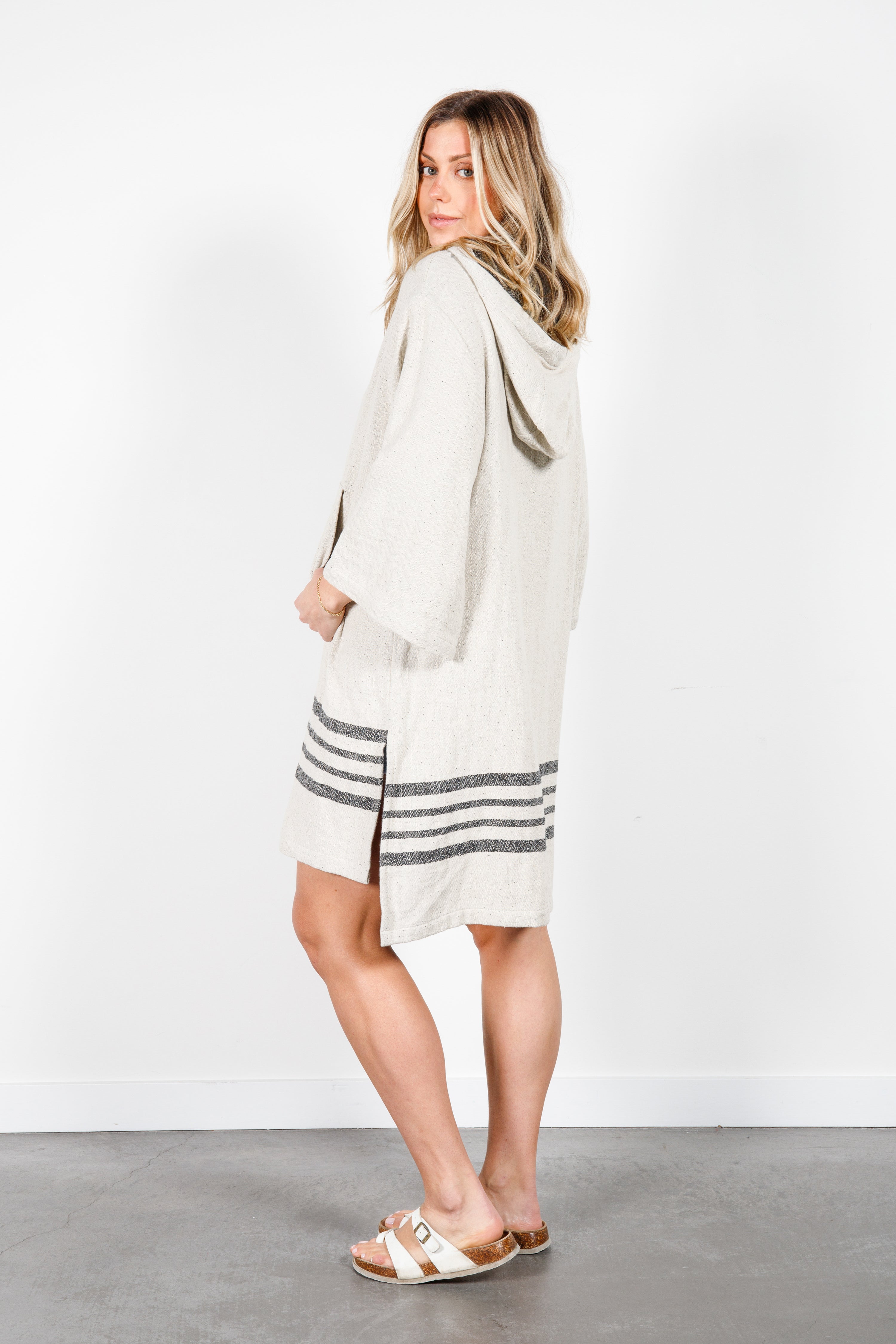 THE ECHO | Linen Blend Zip Poncho – Tofino Towel Co.