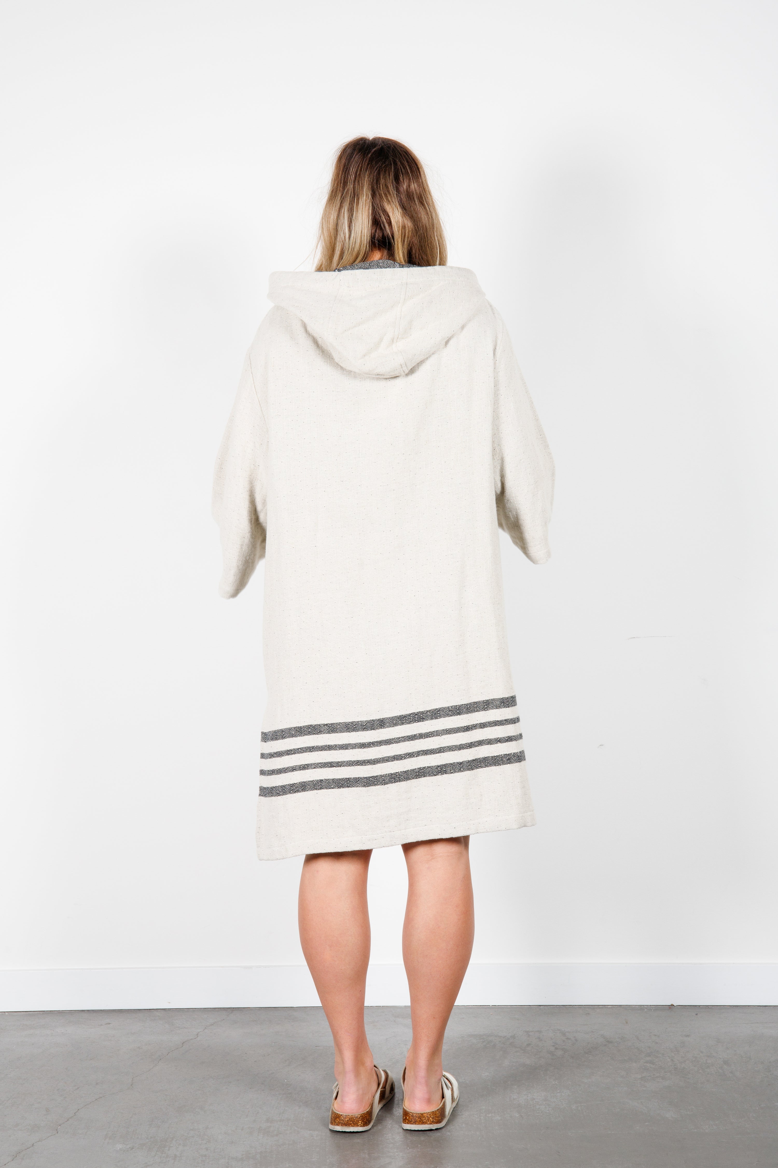 THE ECHO Linen Blend Zip Poncho – Tofino Towel Co.