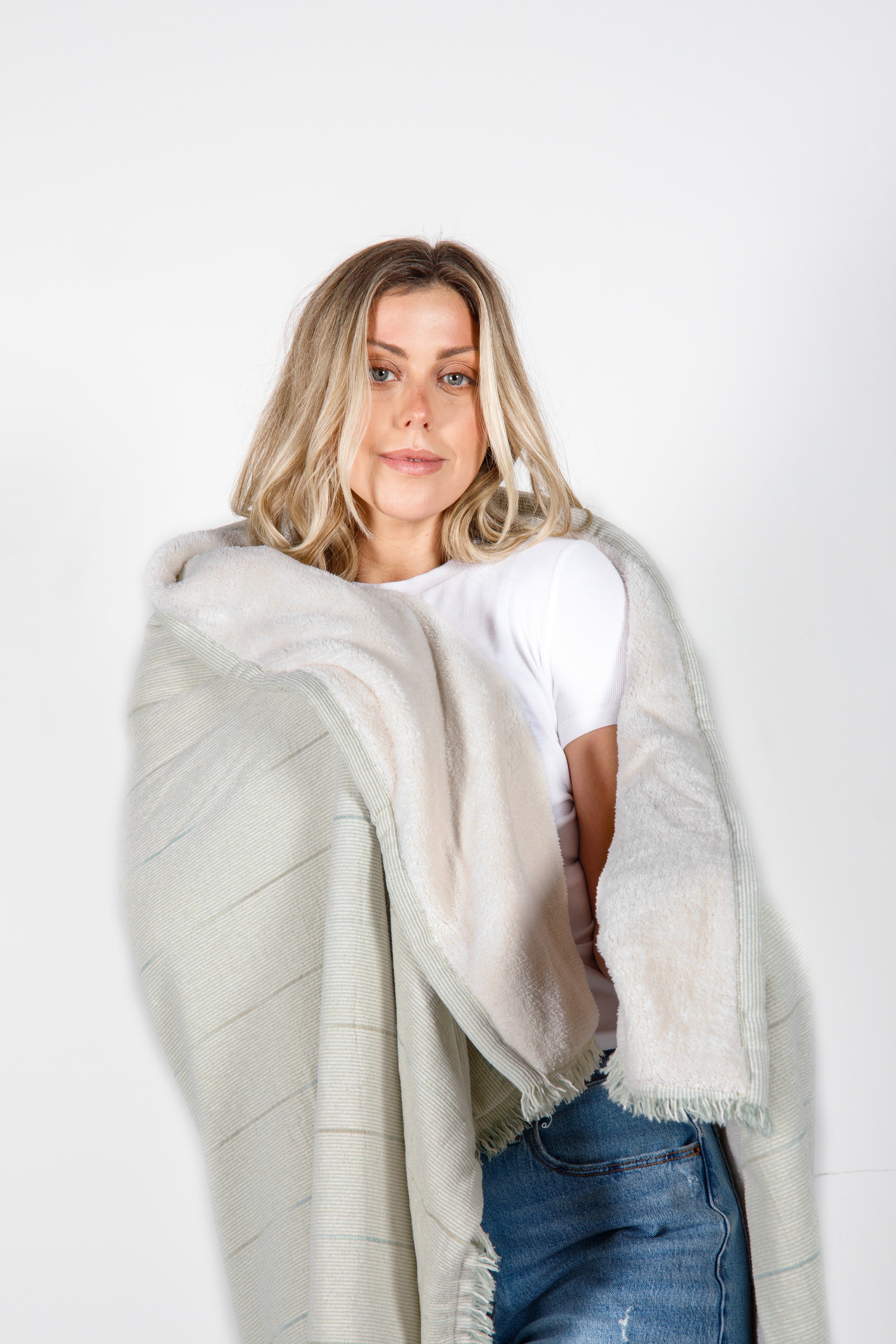 THE EVEREST | Fleece Lined Throw – Tofino Towel Co.