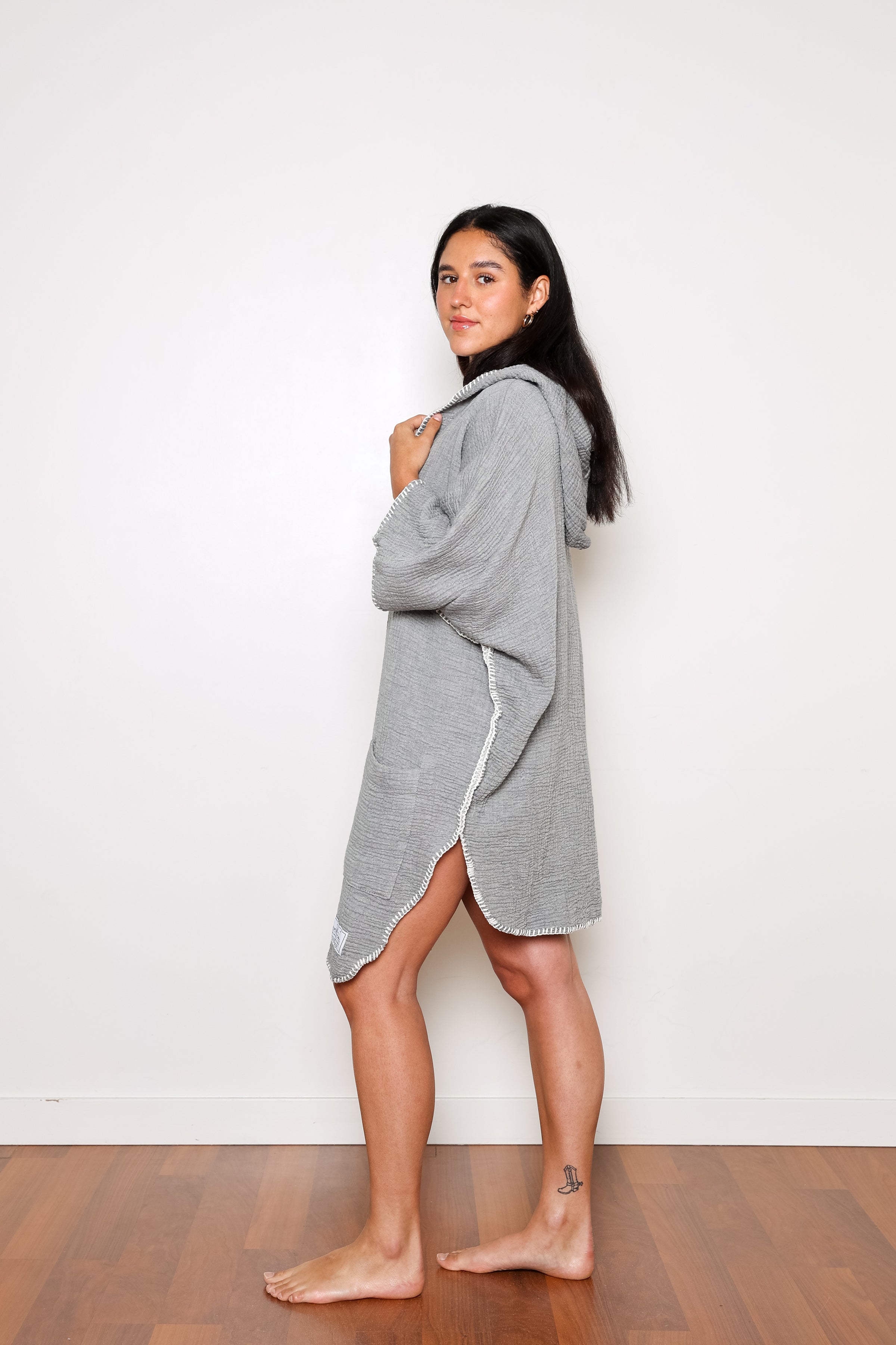 THE COCOON Women s Muslin Surf Poncho Tofino Towel Co