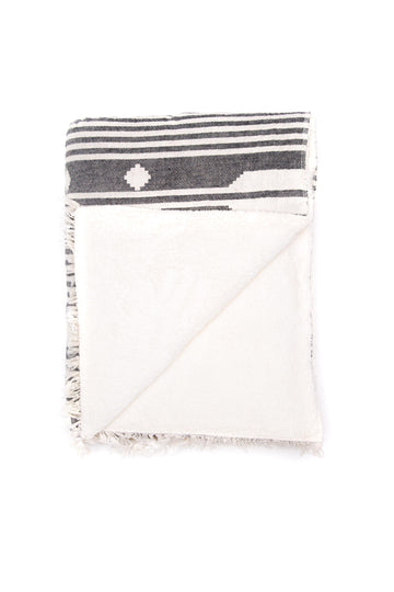 THE ARROW Fleece Throw – Tofino Towel Co.